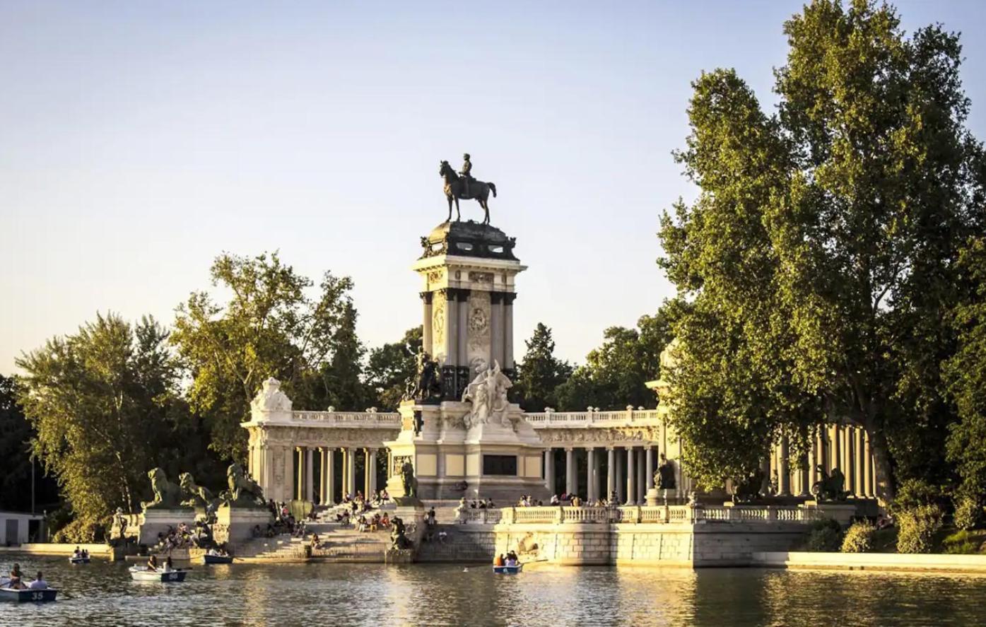 Estudio Con Vistas Alcalaretiro Madrid Bagian luar foto